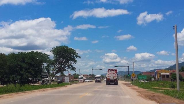 Campesinos bloquean ruta 9 de Yacuiba, piden elecciones de la subcentral