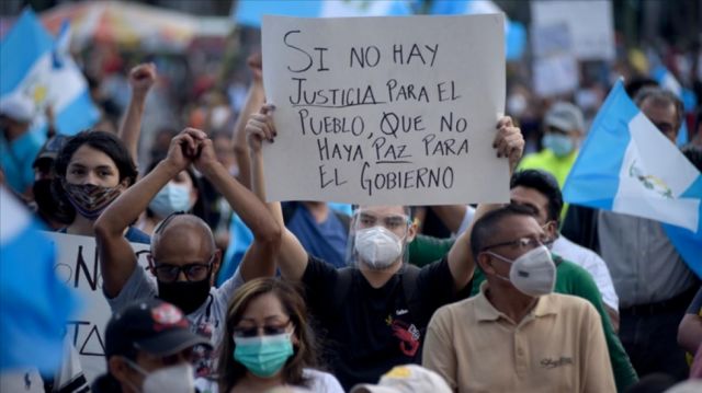 Guatemaltecos viven una jornada de paro y bloqueos