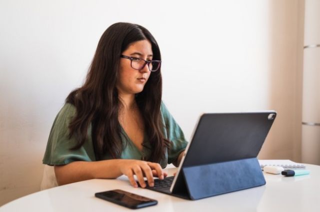Mujeres, teletrabajo y la urgente corresponsabilidad del Estado
