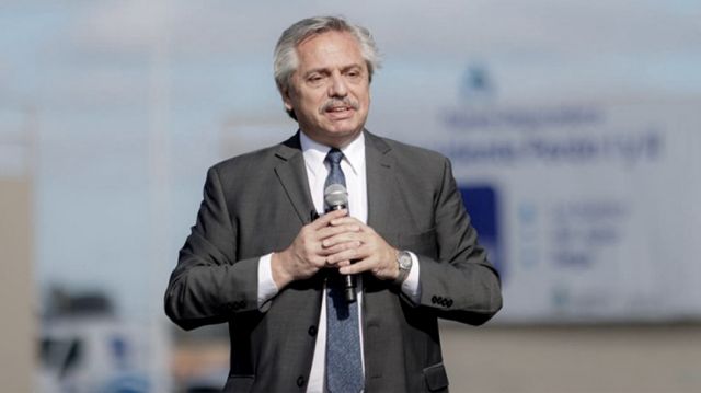 Fernández anuncia reapertura progresiva de actividades