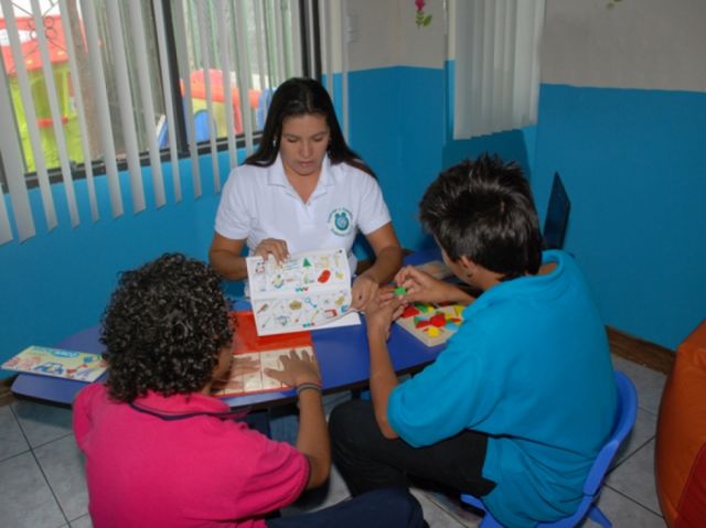 Cristian, la difícil situación de un joven autista que quedó huérfano en Tarija