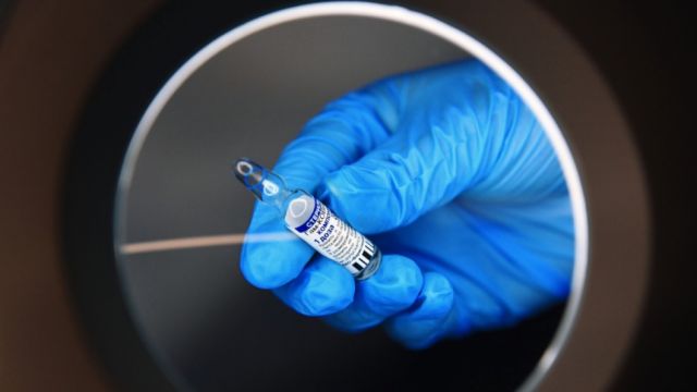 Bolivia recibe segundas dosis de la vacuna rusa Sputnik V contra el Covid-19