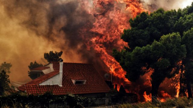 Grecia lucha contra los incendios forestales