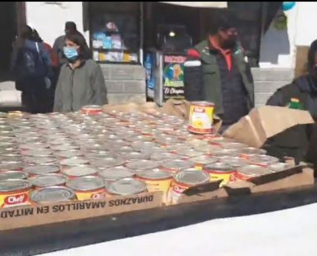 Comisan 1,8 toneladas de durazno enlatado en Caraparí, pretendía ser entregado en la canasta del adulto mayor