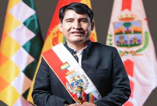 FFAA ofrecen satisfacción pública al Gobernador de Chuquisaca Damián Condori