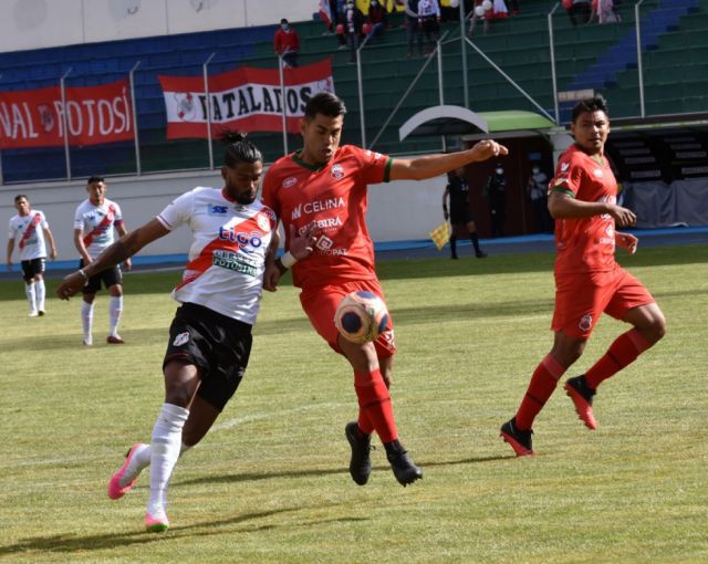 Nacional Potosí juega un partido decisivo ante Bolívar 