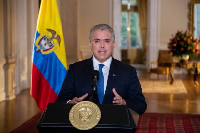 Piden investigar a Duque por prácticas indebidas