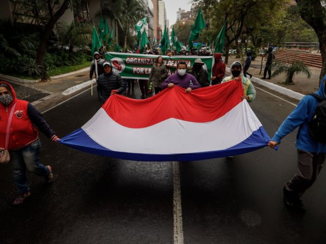 Gremio médico se suma a protestas en Paraguay