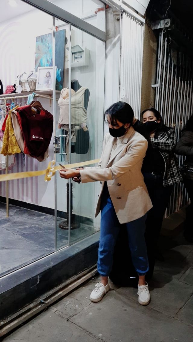 El momento en que cortaron el listón. 