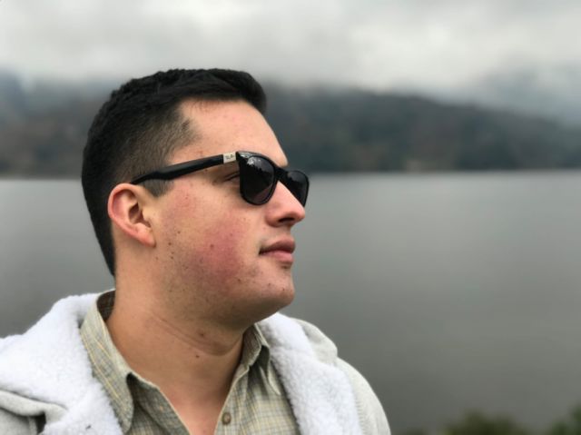 Gustavo Vélez: “Escribir para uno es una actividad sana”