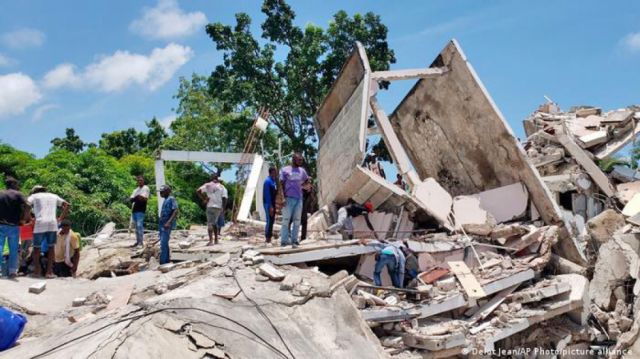 Haití: Terremoto suma 304 muertos y casi 2 mil heridos