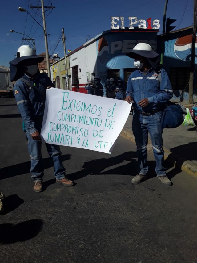 Trabajadores exigen pago de planillas
