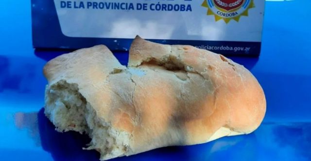 Un policía detuvo a joven por robar pan en Argentina