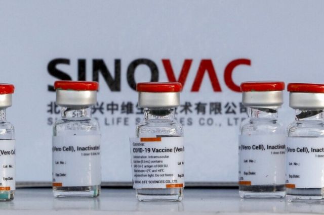 Ecuador reanuda vacunación con Sinovac
