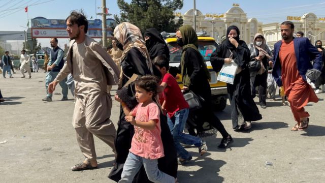 Medios afganos reportan que un ataque de un helicóptero estadounidense dejó al menos 3 muertos y 10 heridos en Kabul