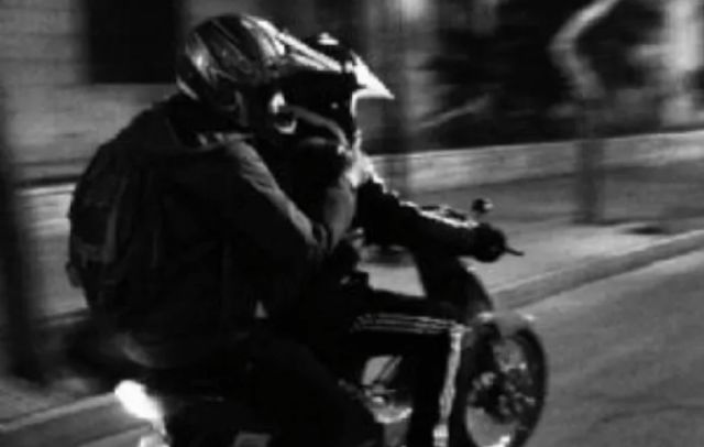 FELCC capturó a dos "motochorros" que robaban celulares