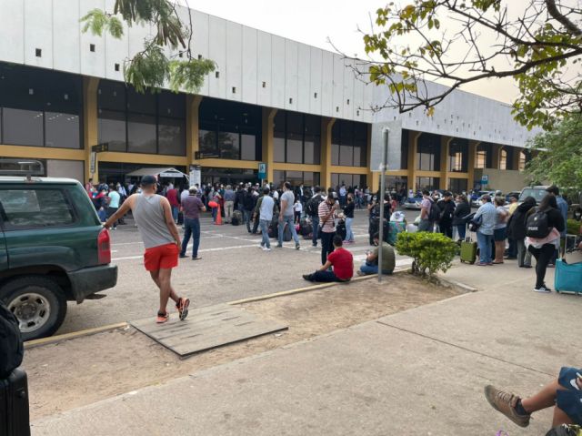 Pese a acuerdo, no hay vuelos en Santa Cruz, Cochabamba y Trinidad