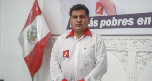Oposición busca cese presidencial en Perú