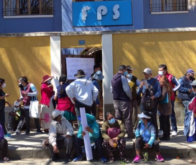 Vecinos piden a la Gobernación de Tarija y al FPS cumplir con proyectos