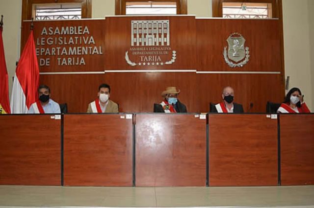 ALDT se da hasta fin de mes para evaluación de 90 leyes