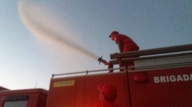 Bomberos atendieron incendio en Mercado La Loma de Tarija