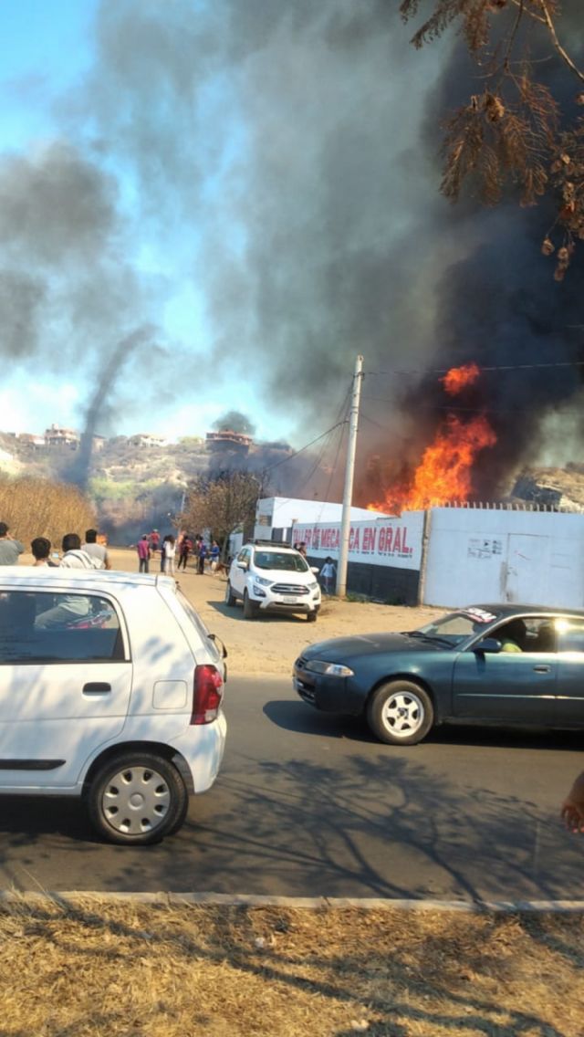 Reportan incendio de magnitud en el barrio Germán Busch