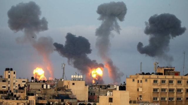 Aviones israelíes atacan sitios de Hamas en Gaza