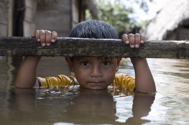 Crisis climática afecta a  mil millones de niños