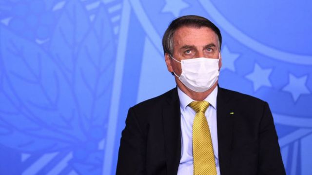 Bolsonaro busca fecha para poner fin al uso de mascarillas