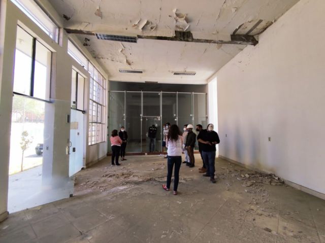 Interior del coliseo de Ráquet del barrio San José 