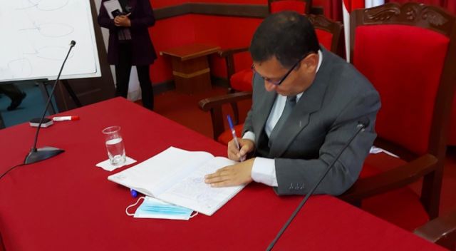 Gobernador garantiza apoyo financiero a proyectos de agua para 53 barrios de la ciudad de Tarija