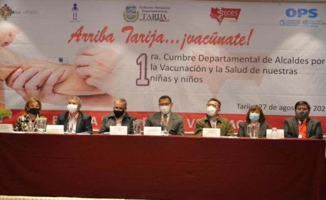 Gobernador propone unir esfuerzos con alcaldes para garantizar vacunación contra la polio y el sarampión en Tarija