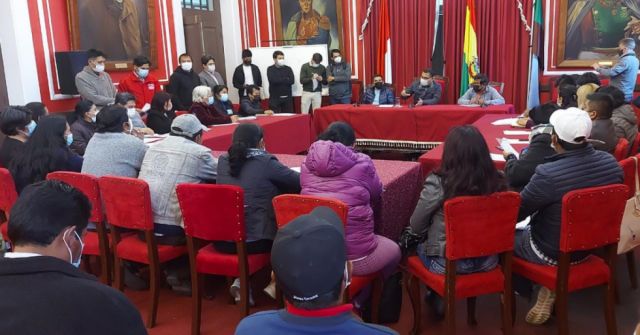 Gobernación y vecinos conforman comisión de seguimiento a proyectos de agua en Tarija