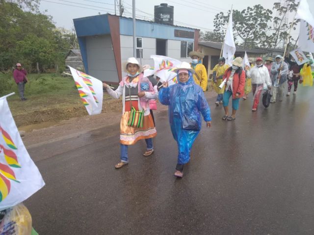 Indígenas continúan la marcha hacía Santa Cruz