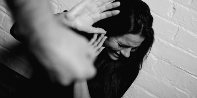 En Uriondo, sujeto intentó  cortar el cuello de su pareja