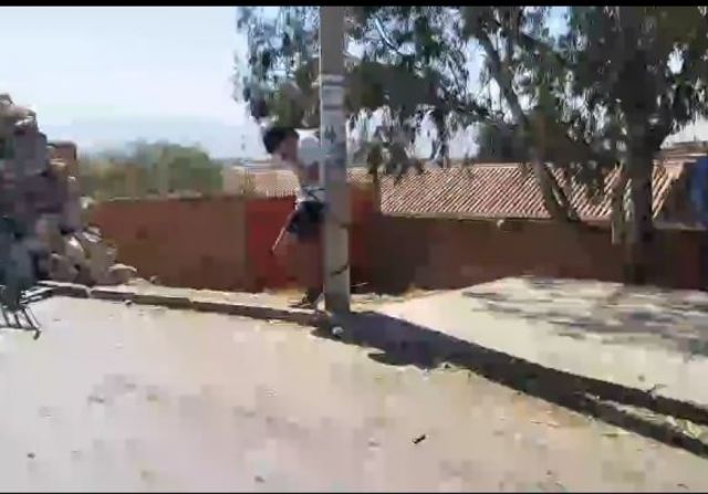 Nuevamente atrapan y amarran a un descuidista en el mercado Campesino de Tarija