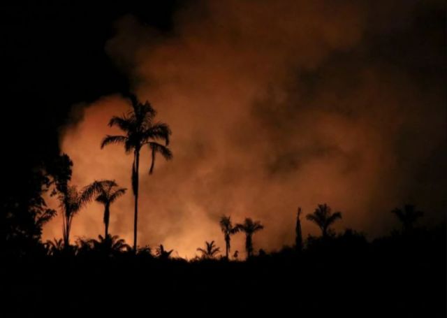 Los incendios en el Amazonas aumentan de nuevo en Brasil a medida que se quema el bosque talado