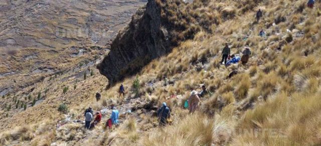 Al menos 21 muertos tras embarrancamiento de bus en Cochabamba