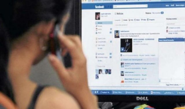 Las trabajadoras sexuales ofrecen sus servicios en redes sociales