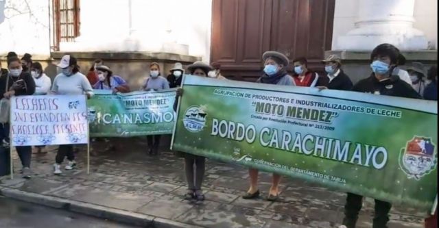 Movilización de productores lecheros