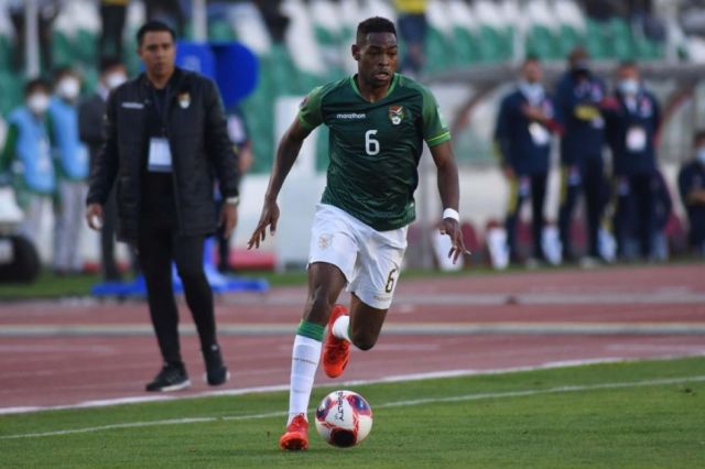 Enoumba quiere la de Messi o De Paul
