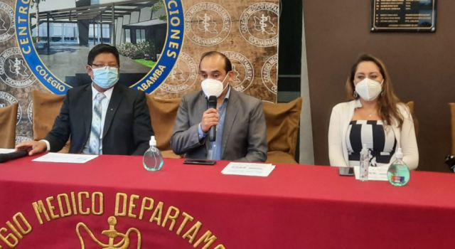 Médicos presentan estudio que revela la situación de anticuerpos en personal de salud y piden tercera dosis