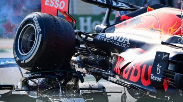 Hamilton y Verstappen chocan y quedan fuera del GP de Italia