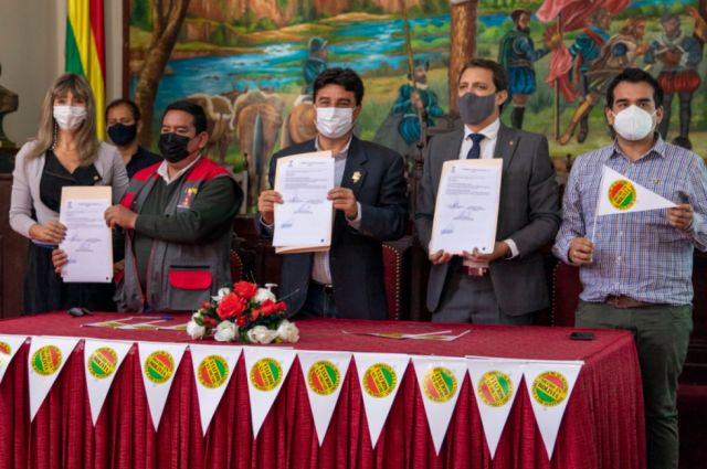 Alcaldía de Tarija junto a la ICAM de Cochabamba firman convenio para promover la marca “Hecho en Bolivia”