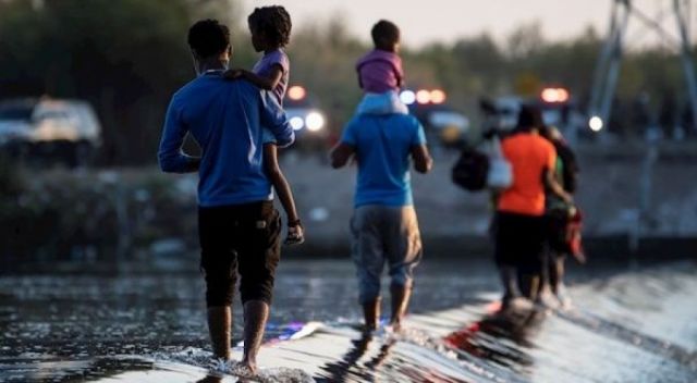 Migrantes salieron de la ciudad de Texas