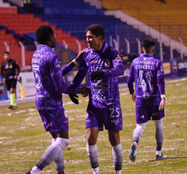 Real Potosí sale de la zona del  descenso con una goleada 