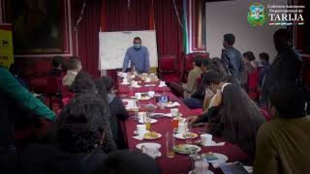 Gobernador propone a jóvenes ser parte de la nueva ciudadela empresarial