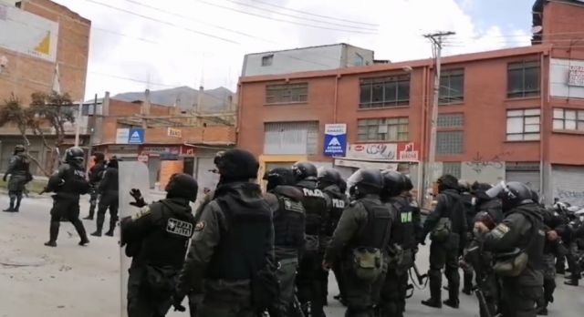 Cocaleros se enfrentan nuevamente a la Policía por el control de Adepcoca