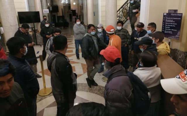 Cocaleros suman apoyo de  gremiales y transportistas 