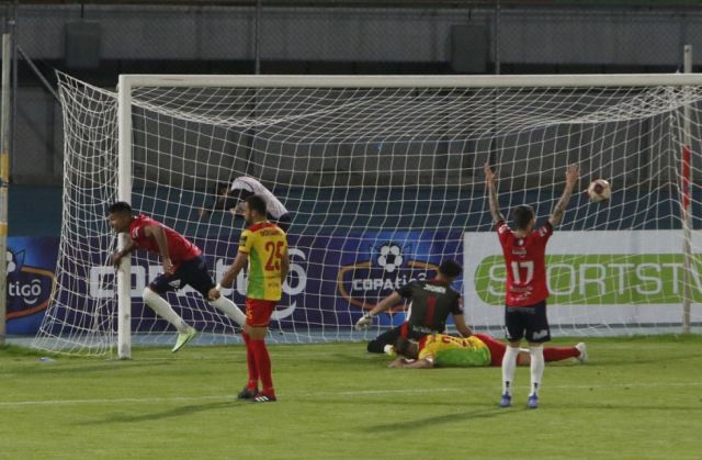 Wilstermann arrasa con Palmaflor 